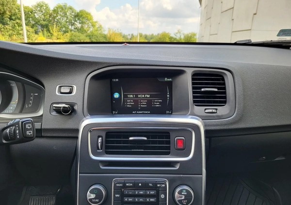 Volvo V60 cena 49400 przebieg: 226000, rok produkcji 2016 z Stąporków małe 301